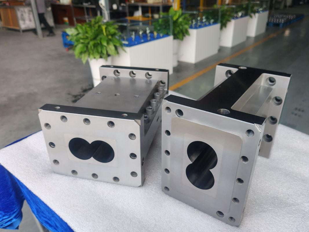 Peças da máquina de pellets de plástico de 85 mm Feeder Screw Barrel 67.8mm Distância do centro Double-Screw PP Extruder