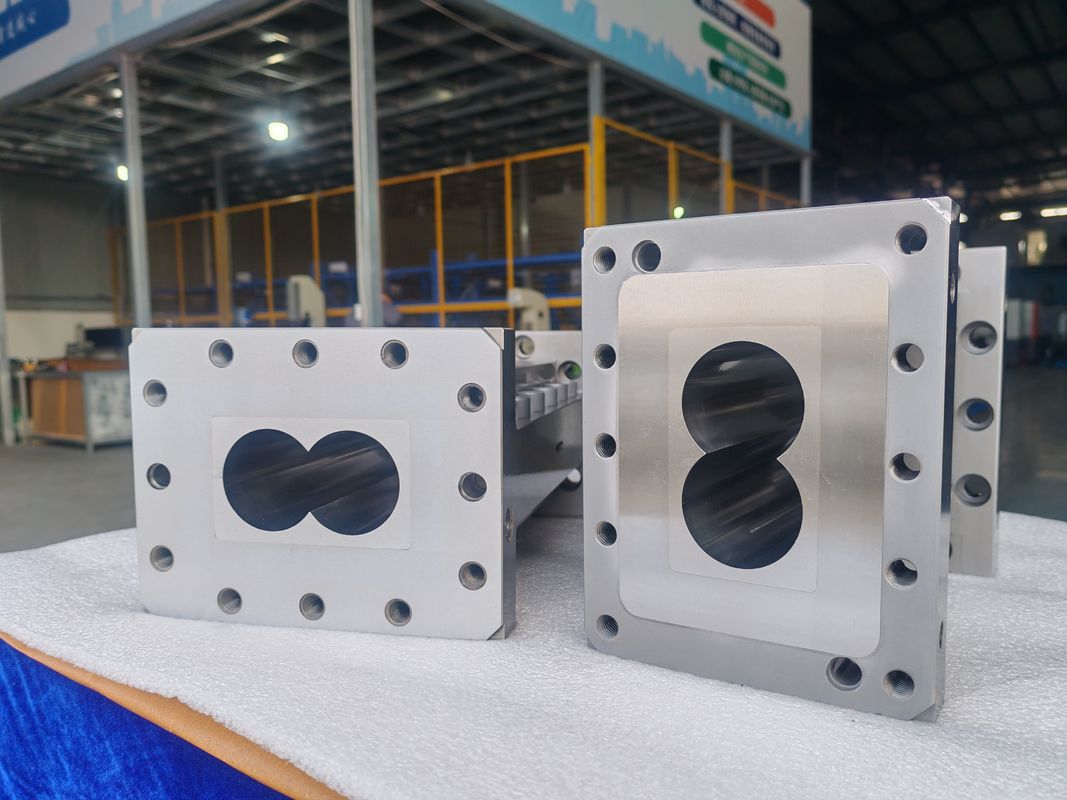 CTE 75 Barils Personnalisés pour Extrudeuse Bimastère dans une Ligne d'Extrusion Plastique